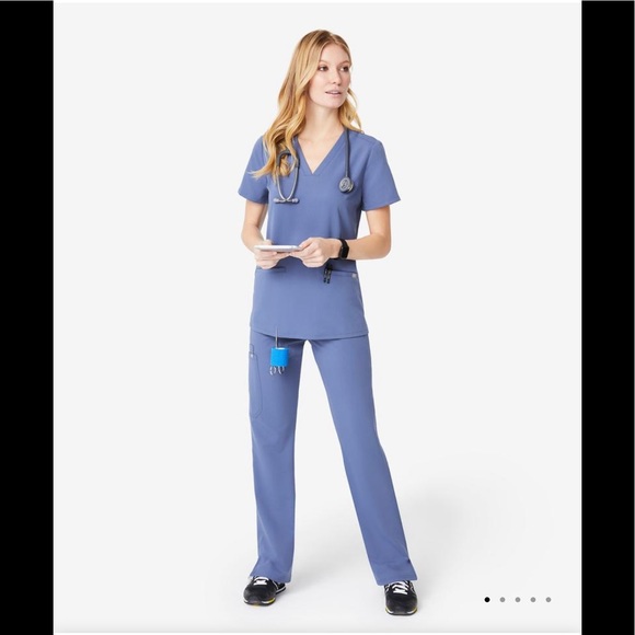 NWT FIGS Casma Three-Pocket Scrub Top Big Sky Blue - Picture 2 of 7